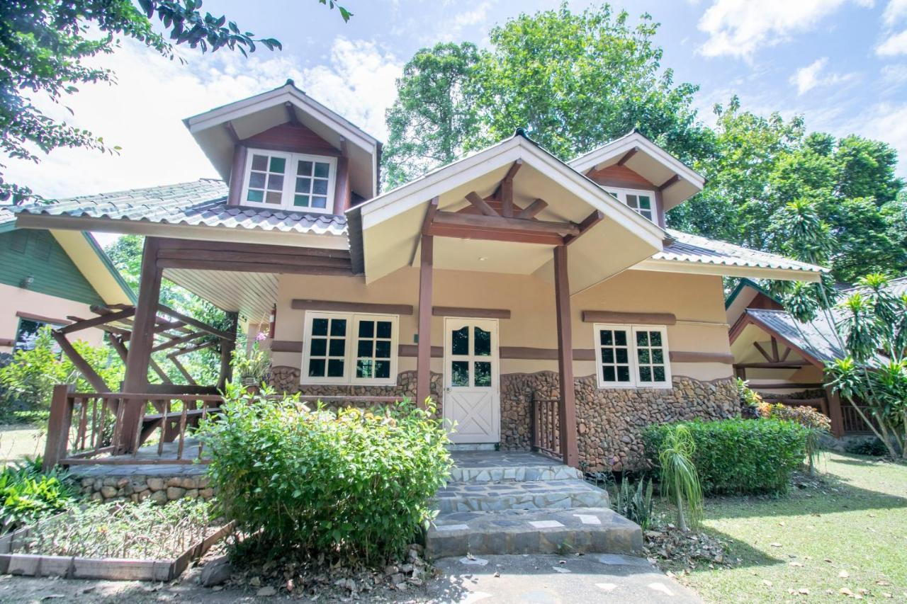 Capital O 1110 Khaoyai Cowboy City Resort Mu Si Eksteriør billede