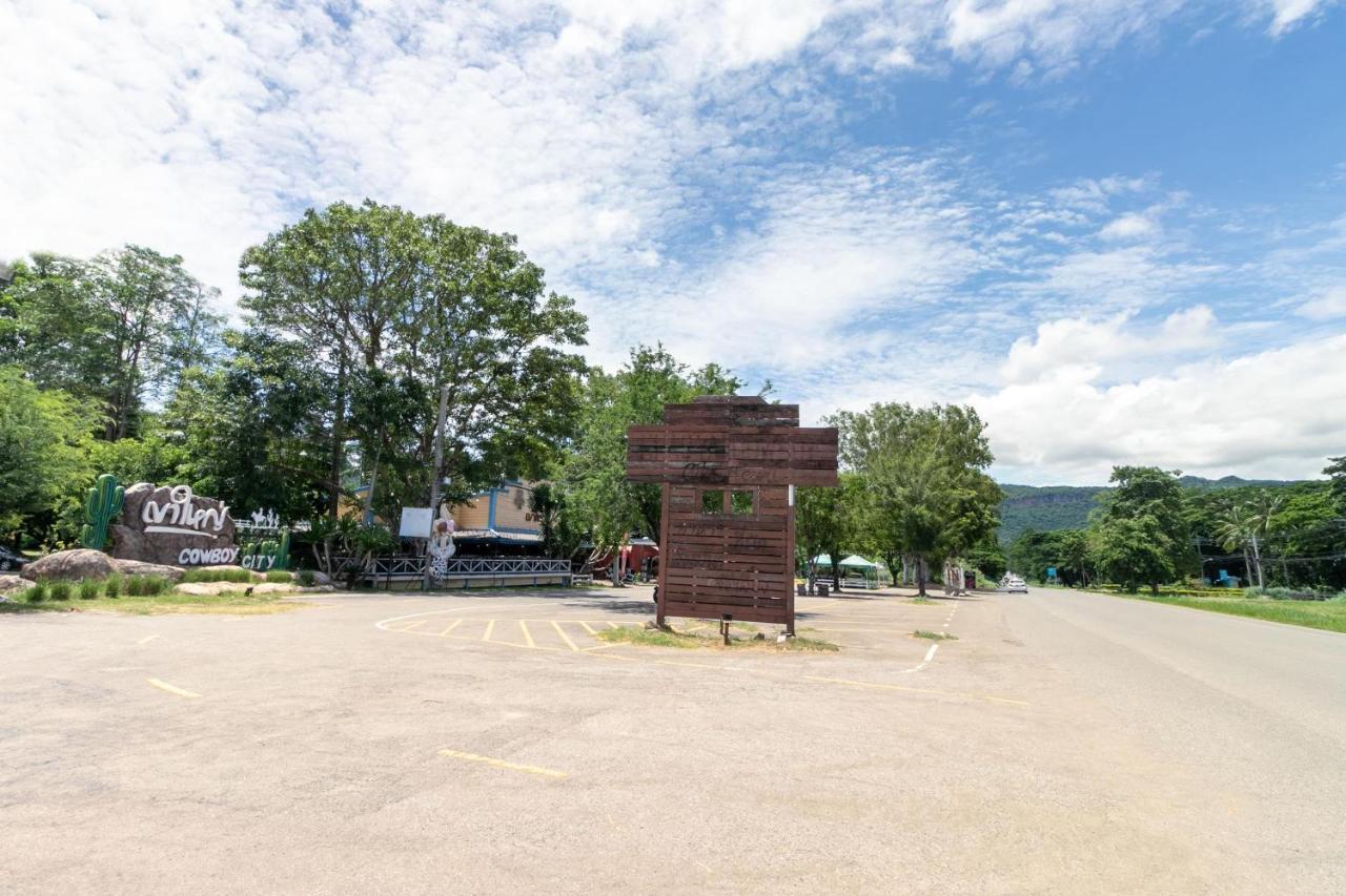 Capital O 1110 Khaoyai Cowboy City Resort Mu Si Eksteriør billede