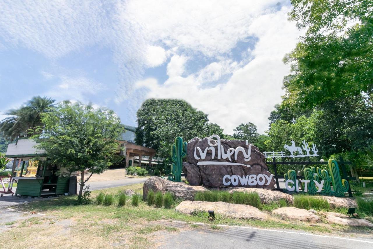 Capital O 1110 Khaoyai Cowboy City Resort Mu Si Eksteriør billede